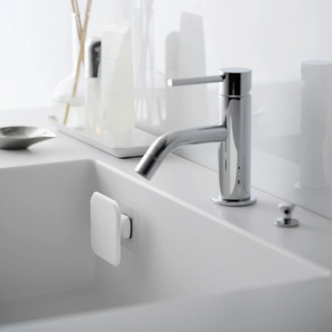 Magnetic bathroom sponge made of silicone Tower - Yamazaki