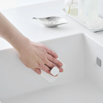 Magnetic bathroom sponge made of silicone Tower - Yamazaki