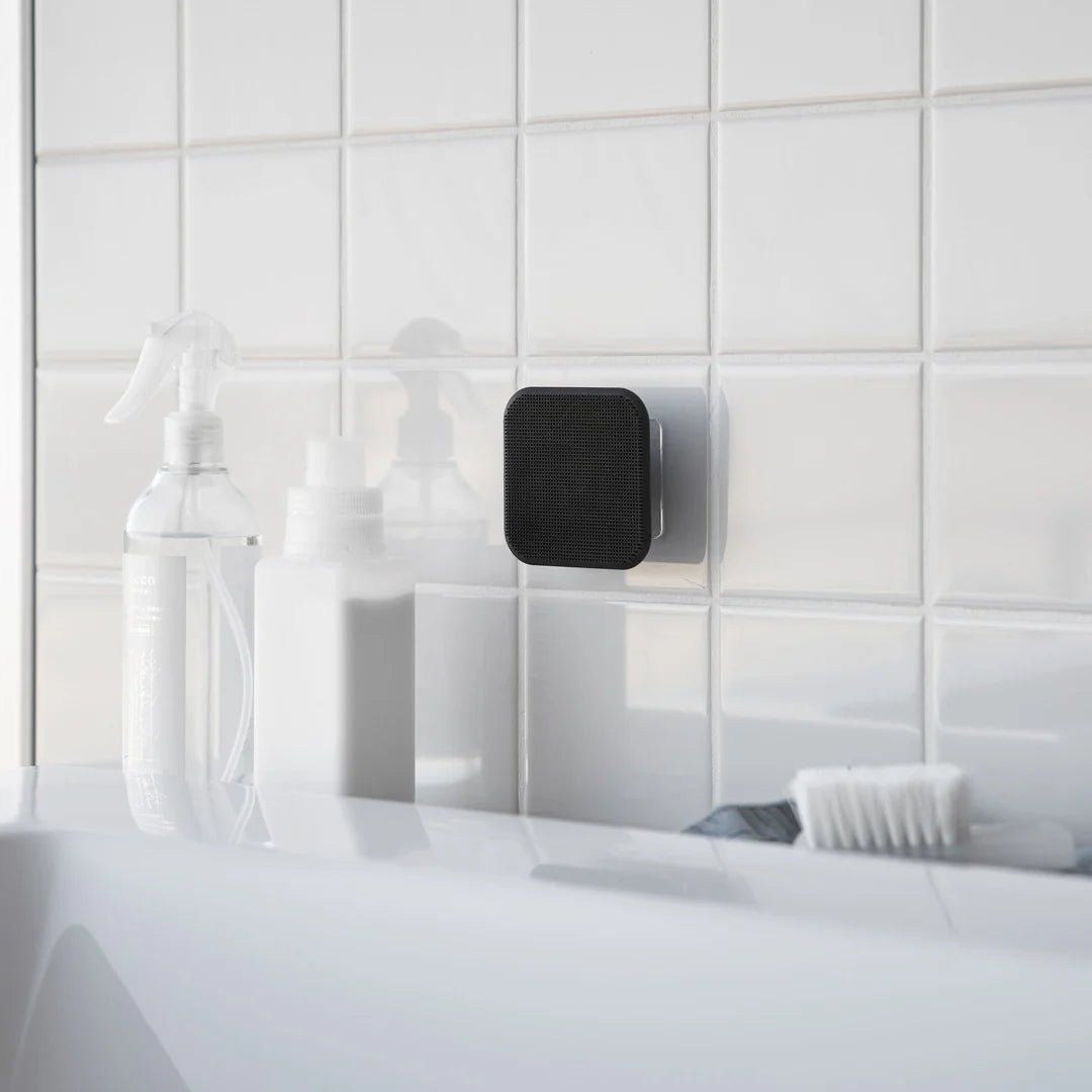 Magnetic bathroom sponge made of silicone Tower - Yamazaki