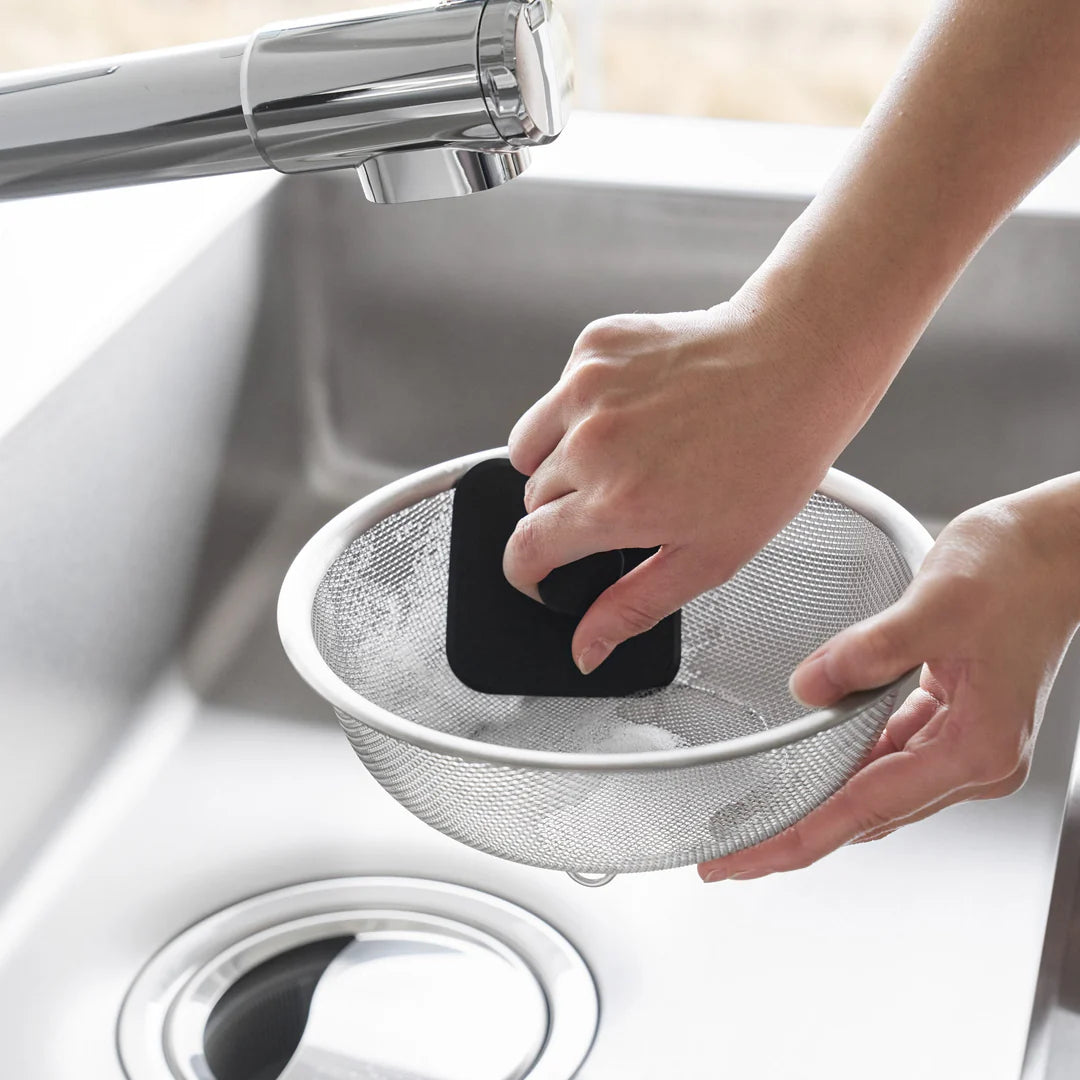 Magnetic bathroom sponge made of silicone Tower - Yamazaki