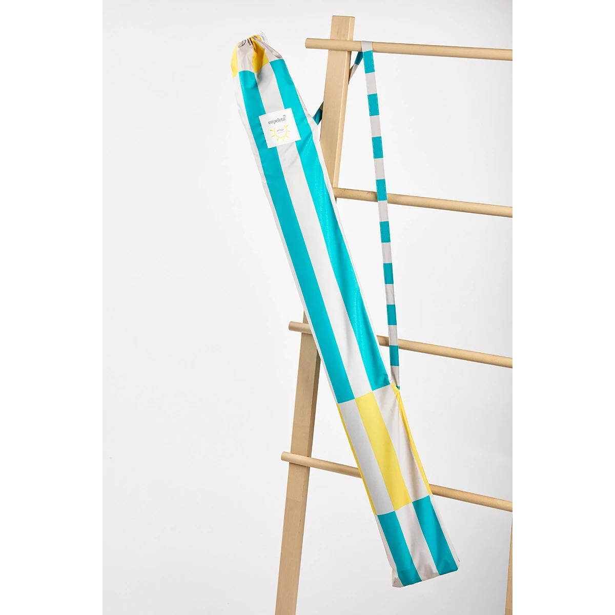 Parasol de plage et de jardin EZPELETA – de l'ombre légère pour tes déplacements