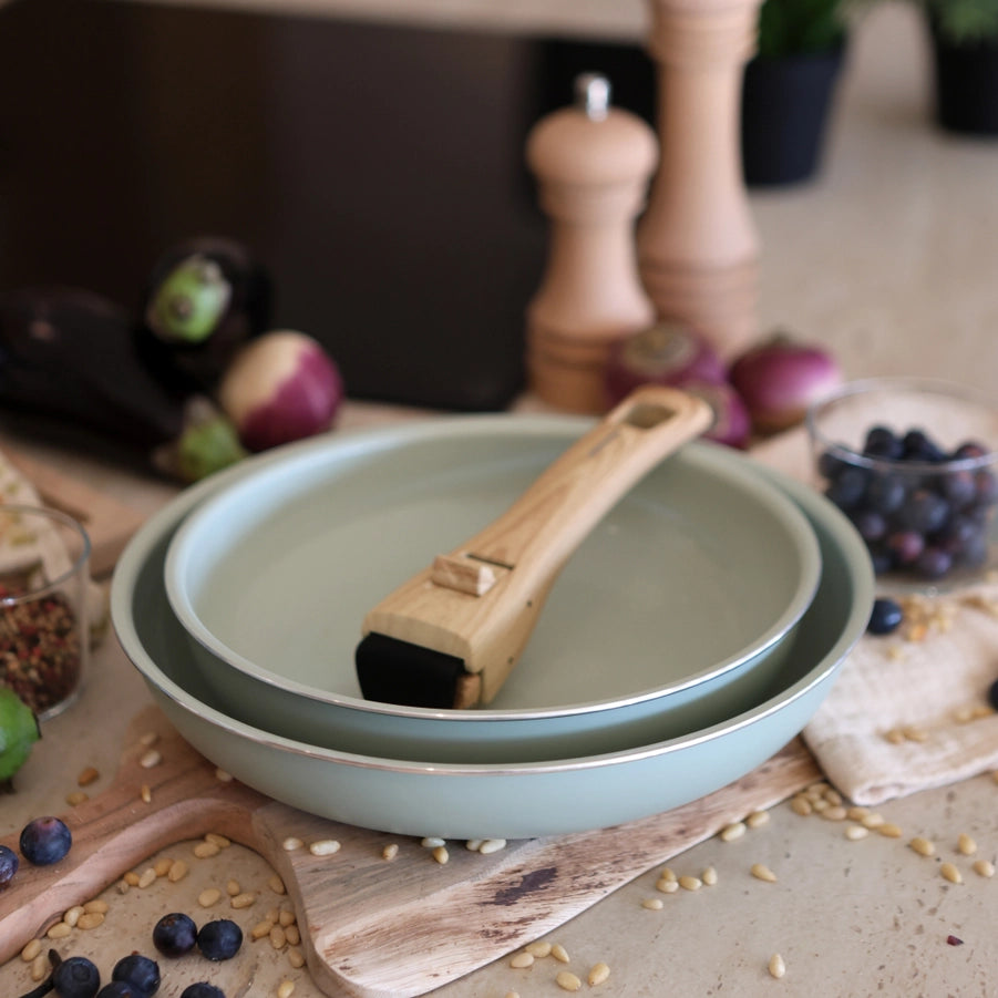 Menastyl - Set de 2 casseroles ou poêles de couleurs différentes