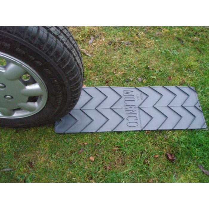 Grip mat  ramp  aid for driving away from difficult terrain - 2 pieces - black - Milenco
