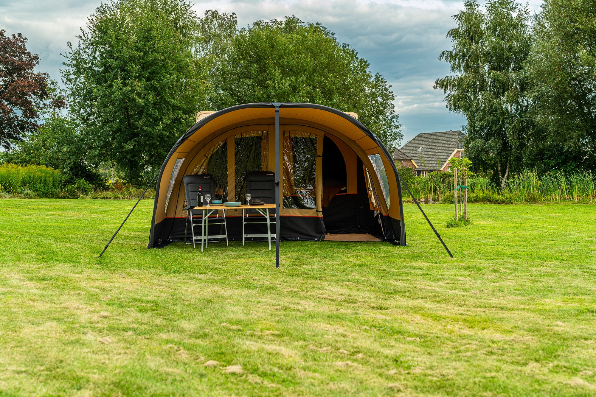alpenkreuzer neues zelt Faltbares Anhängerzelt Alpenkreuzer Campfire Showroom Modell (neu), in
