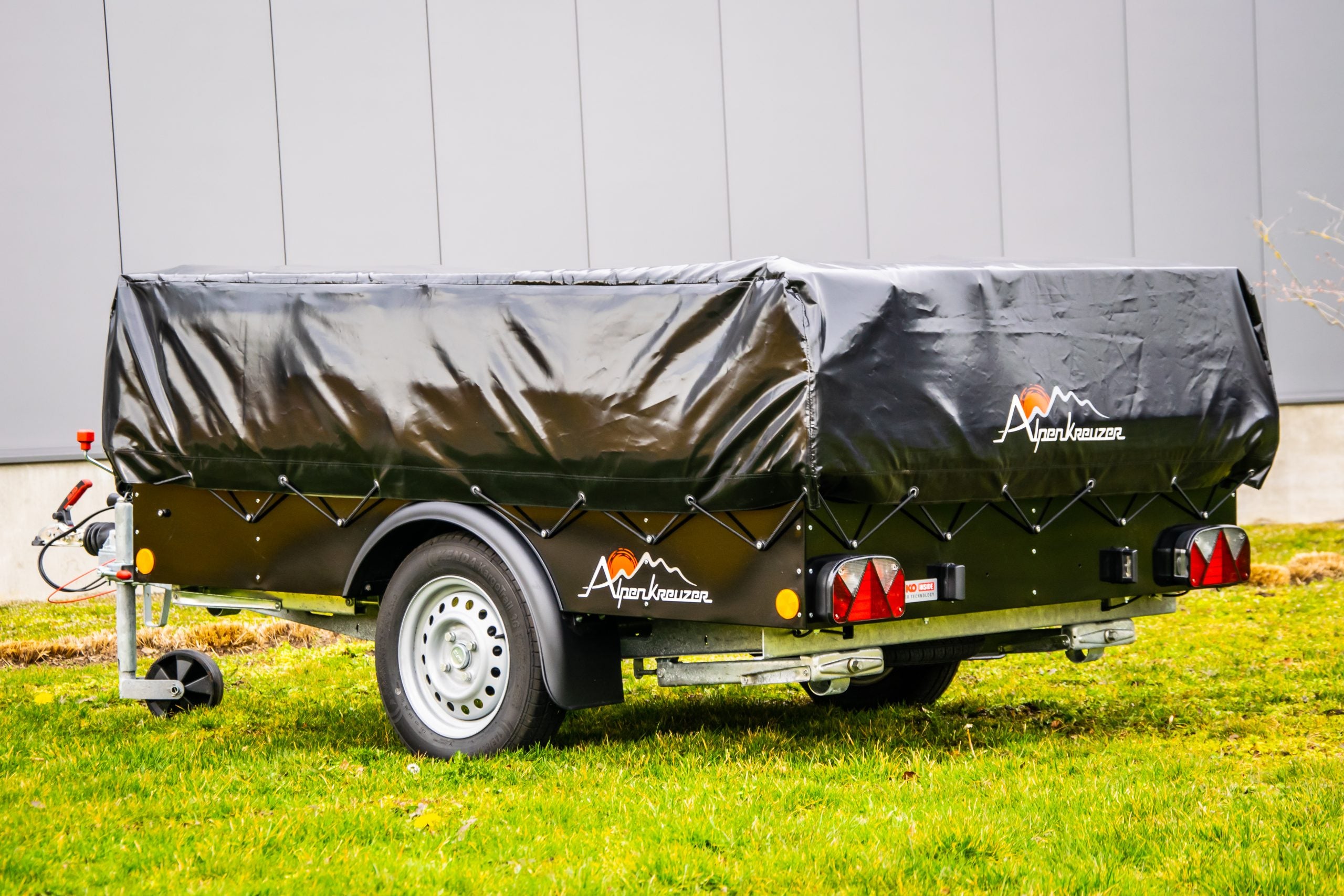 alpenkreuzer neues zelt Faltbares Anhängerzelt Alpenkreuzer Campfire Showroom Modell (neu), in