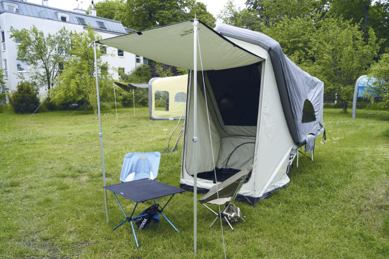 Inflatable micro caravan for cyclists with space for 2 people - B-TURTLE