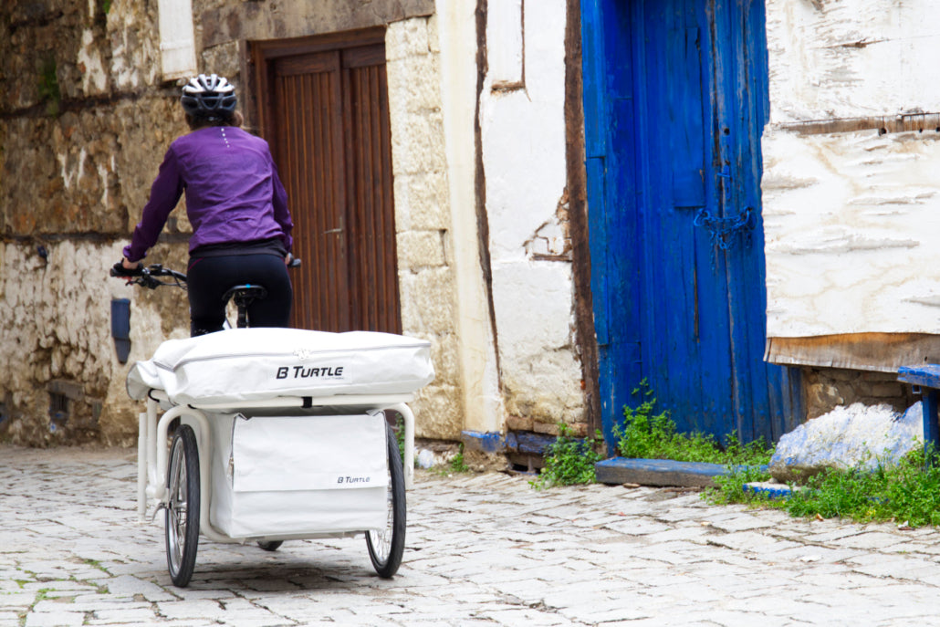 Inflatable micro caravan for cyclists with space for 2 people - B-TURTLE