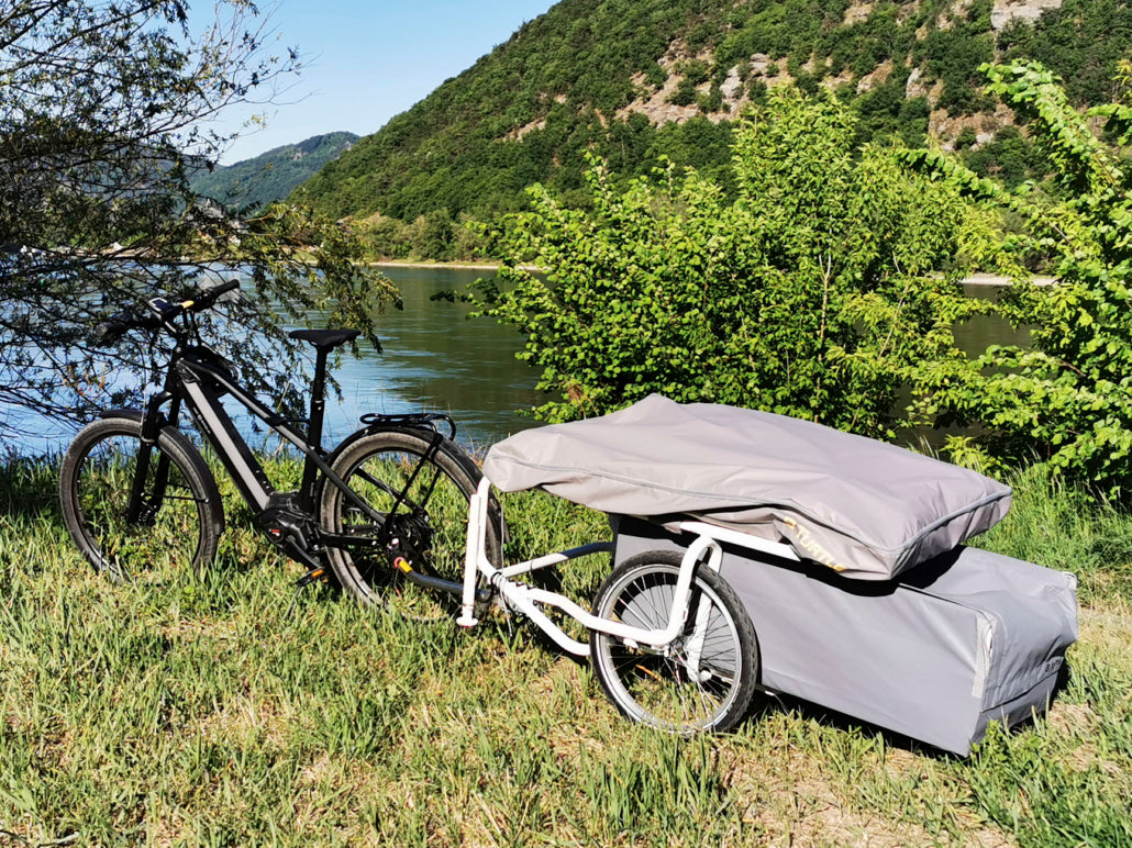 Inflatable micro caravan for cyclists with space for 2 people - B-TURTLE
