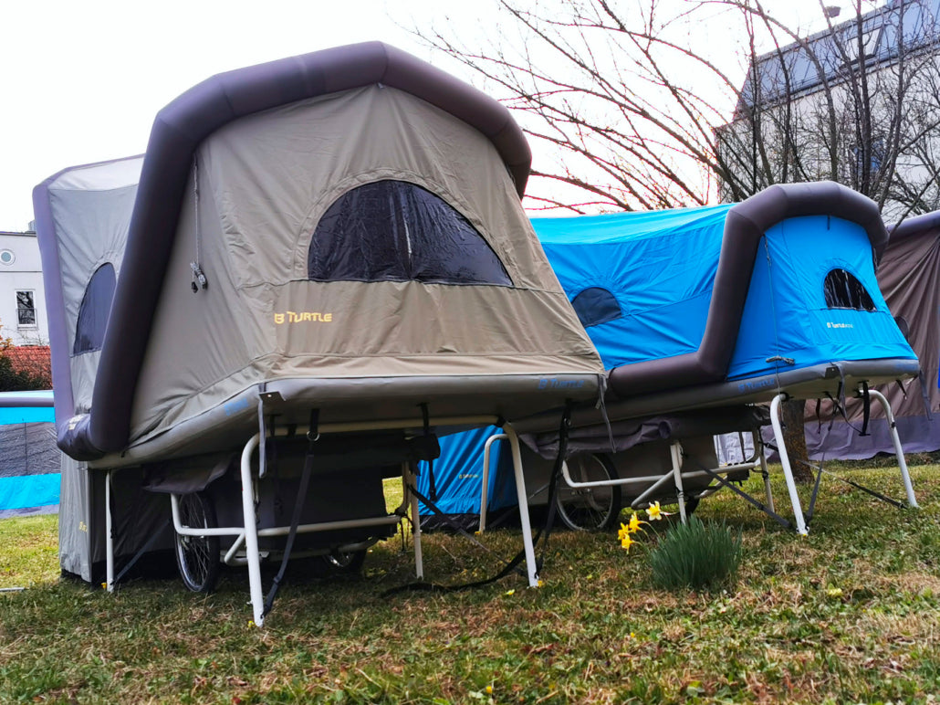 Inflatable micro caravan for cyclists with space for 2 people - B-TURTLE