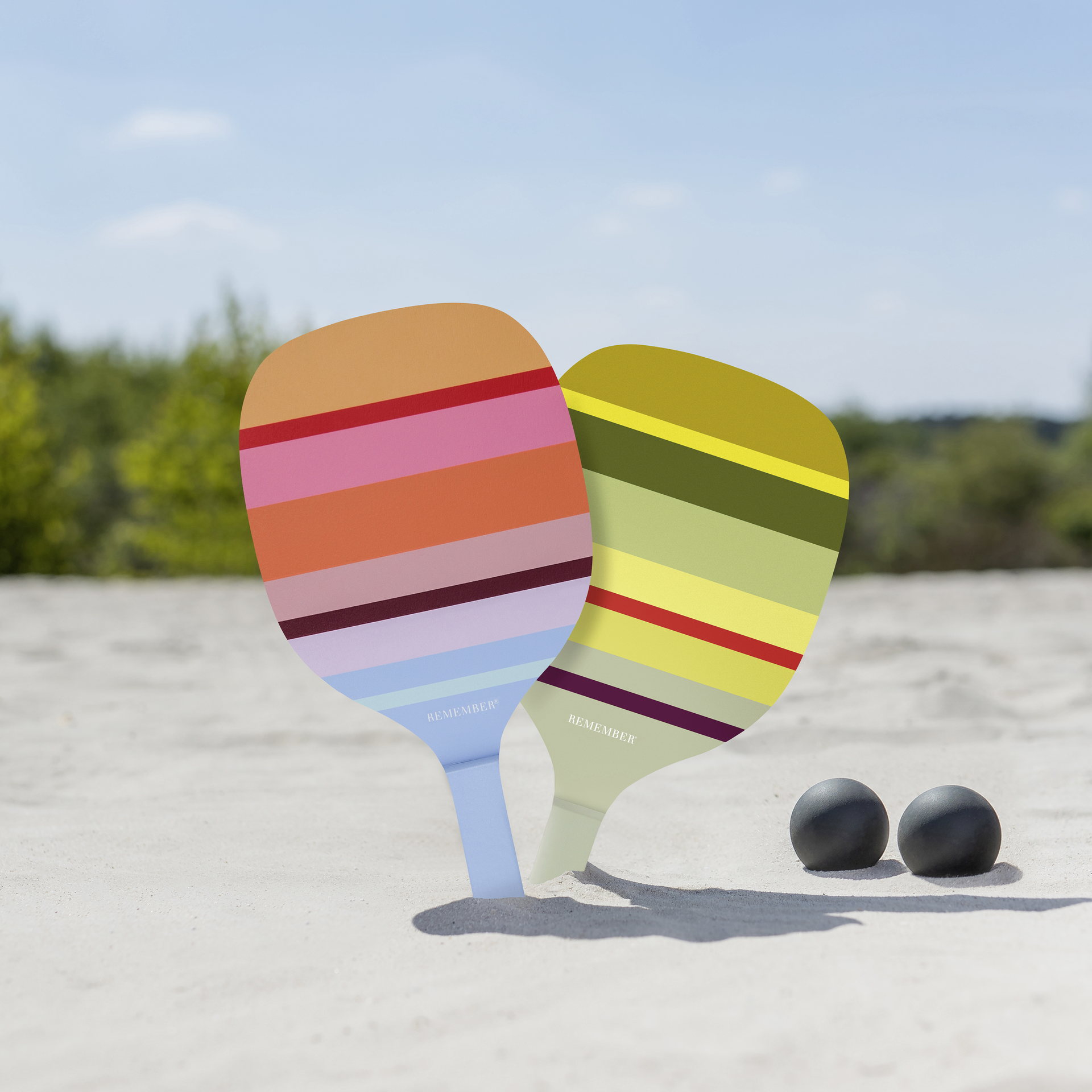 Beach tennis set with 2 rackets from Remember