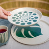 Bio servies Connect van Koziol diner bord-dessert bord in Monstera print