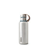 Stainless Steel drinkfles van Black&Blum met dop met blauwe rand en leder draagbandje gesloten