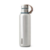 Stainless Steel drinkfles van Black&Blum met dop met blauwe rand en leder draagbandje gesloten