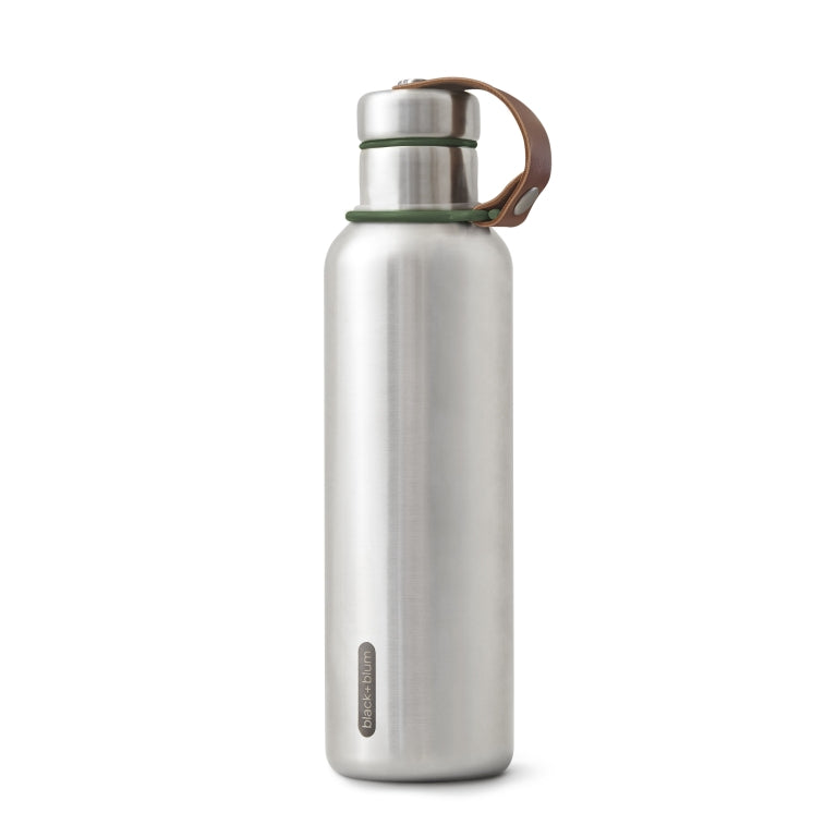 Stainless Steel drinkfles van Black&Blum met dop met groene rand en leder draagbandje gesloten