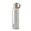 Stainless Steel drinkfles van Black&Blum met dop met oranje rand en leder draagbandje gesloten