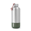 Stainless steel drinkfles van Black & Blum met Olive Green onderkant en gesloten dop met rood-wit draagtouw