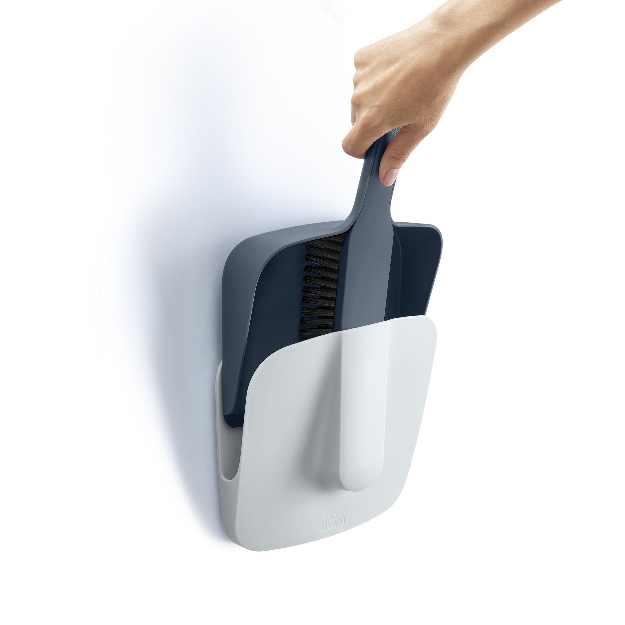  Handveger en blik aan wand bevestigd CleanStore van Joseph Joseph