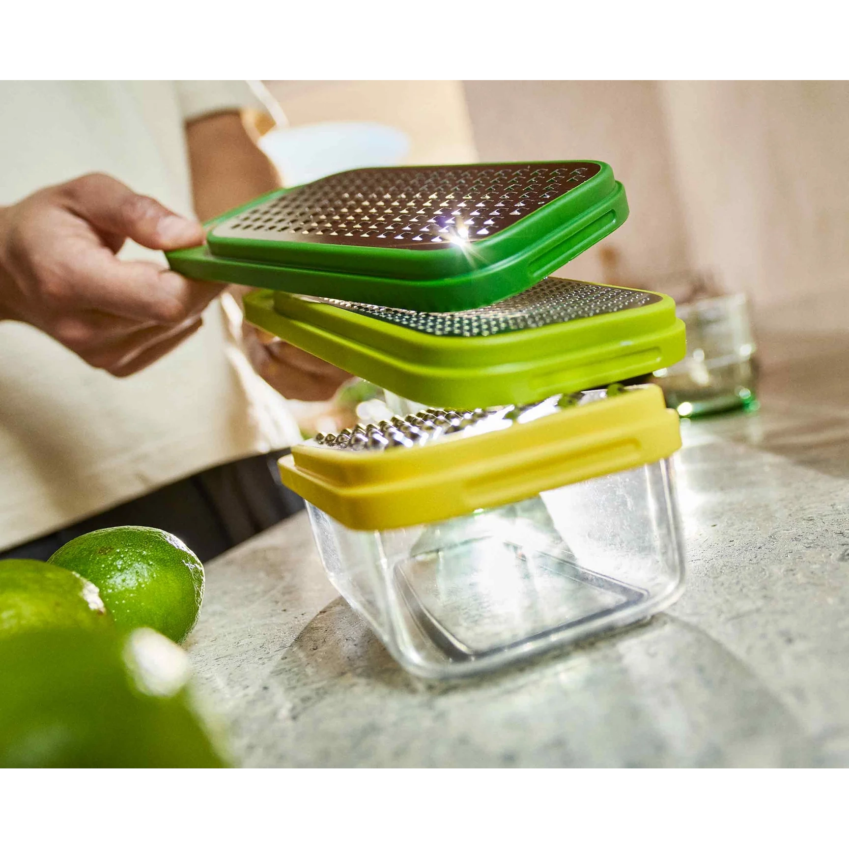 Râpe 3 en 1 avec plateau de rangement - Joseph Joseph