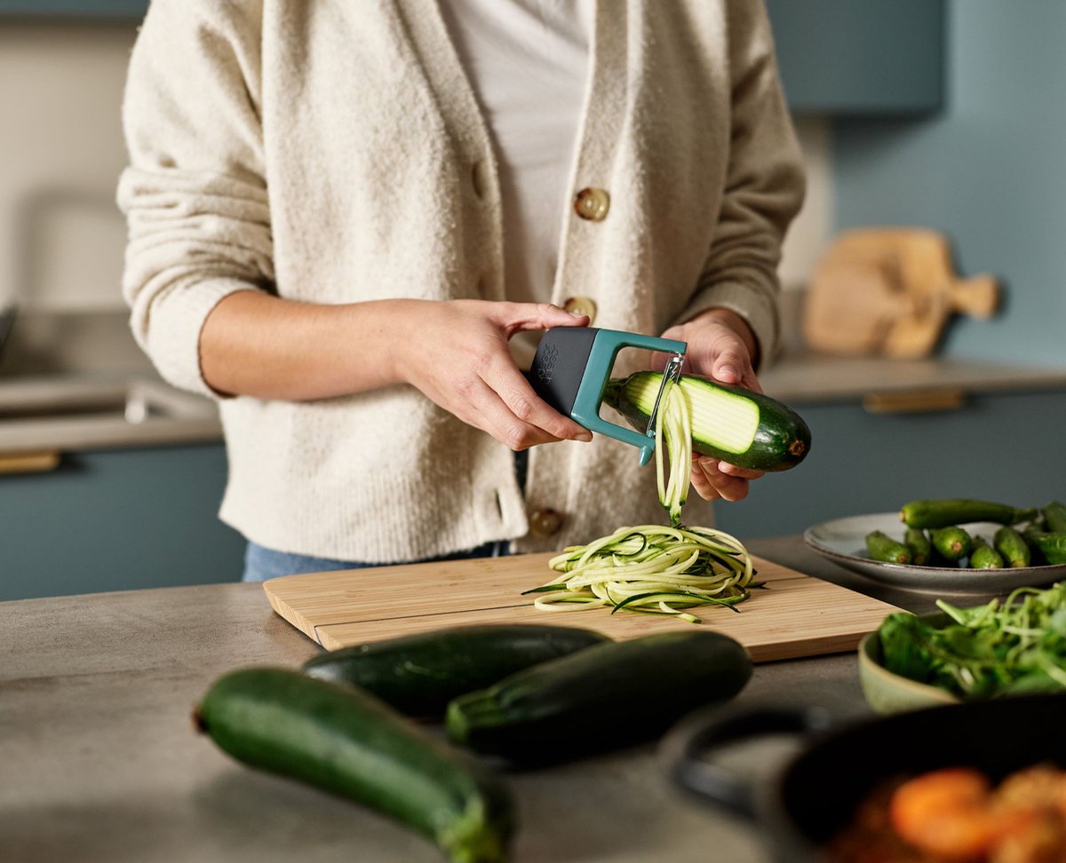 Julienne slicer with potato stain remover - Joseph-Joseph