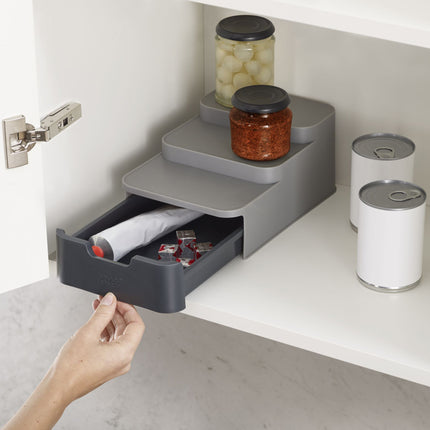 Keukenkast organizer CupboardStore compact staand van Joseph Joseph met uitschuifbare schuif