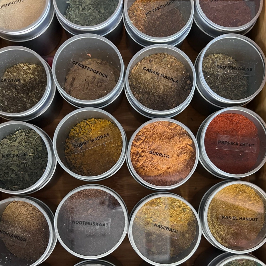 Silber Rund Nahtloses Gewürzglas mit Sichtdeckel und einem Fassungsver