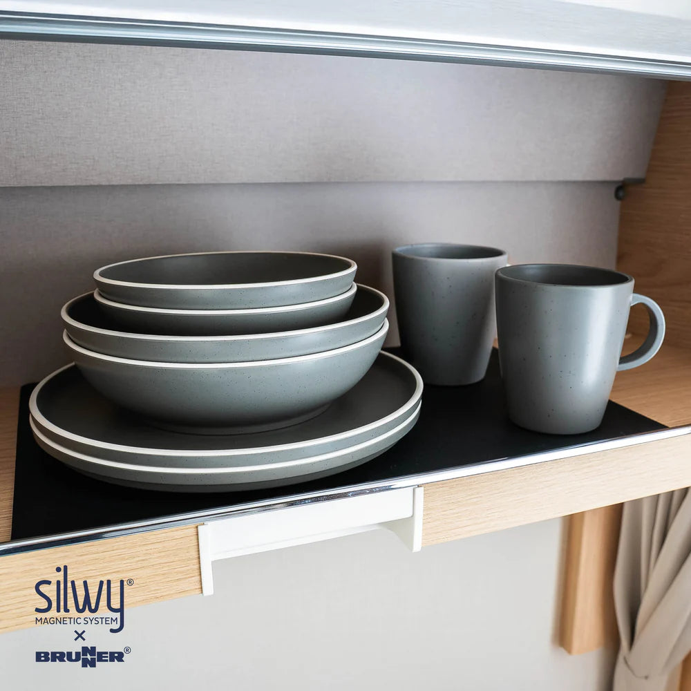 Magnetic 11-piece plastic dinnerware set - Silwy