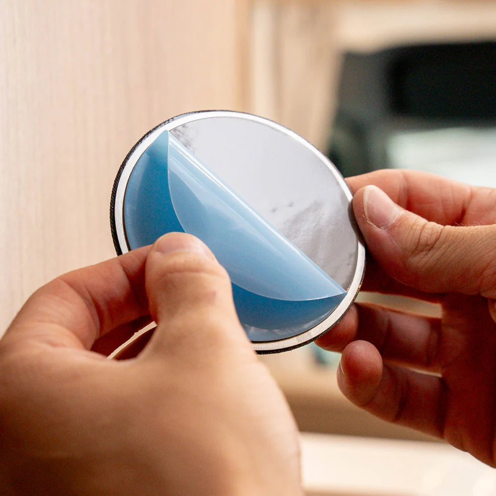 Metal pad for attachment of magnetic hooks - Silwy