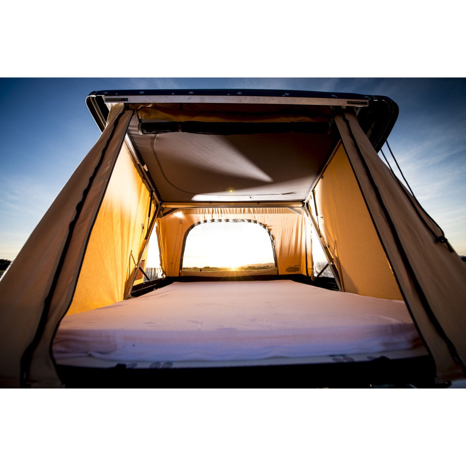 Roof tent Naïtup QUATRO - sleeping under the stars - 3 to 4 people