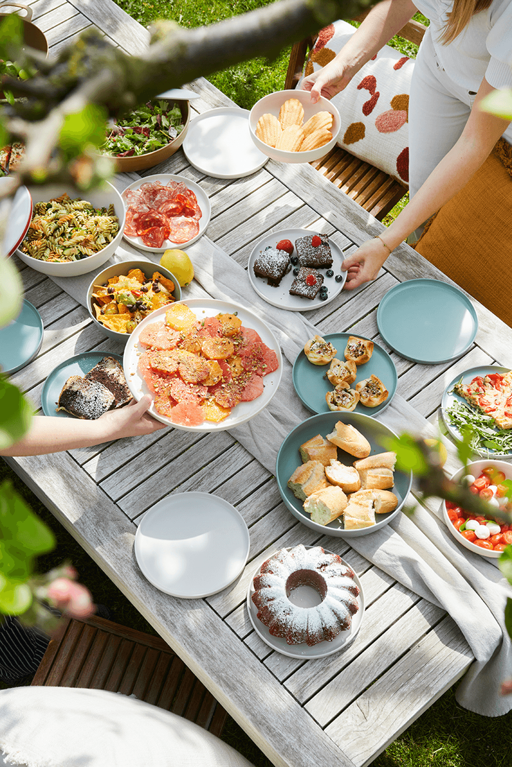 Tableware made from recycled PET bottles