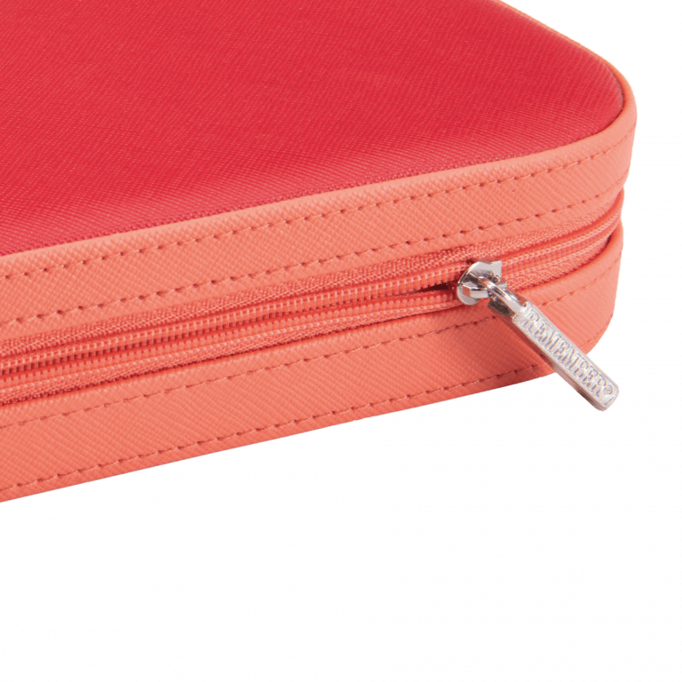 Sieraden etui Alba van Remember in rood-roze close-up van de sluiting