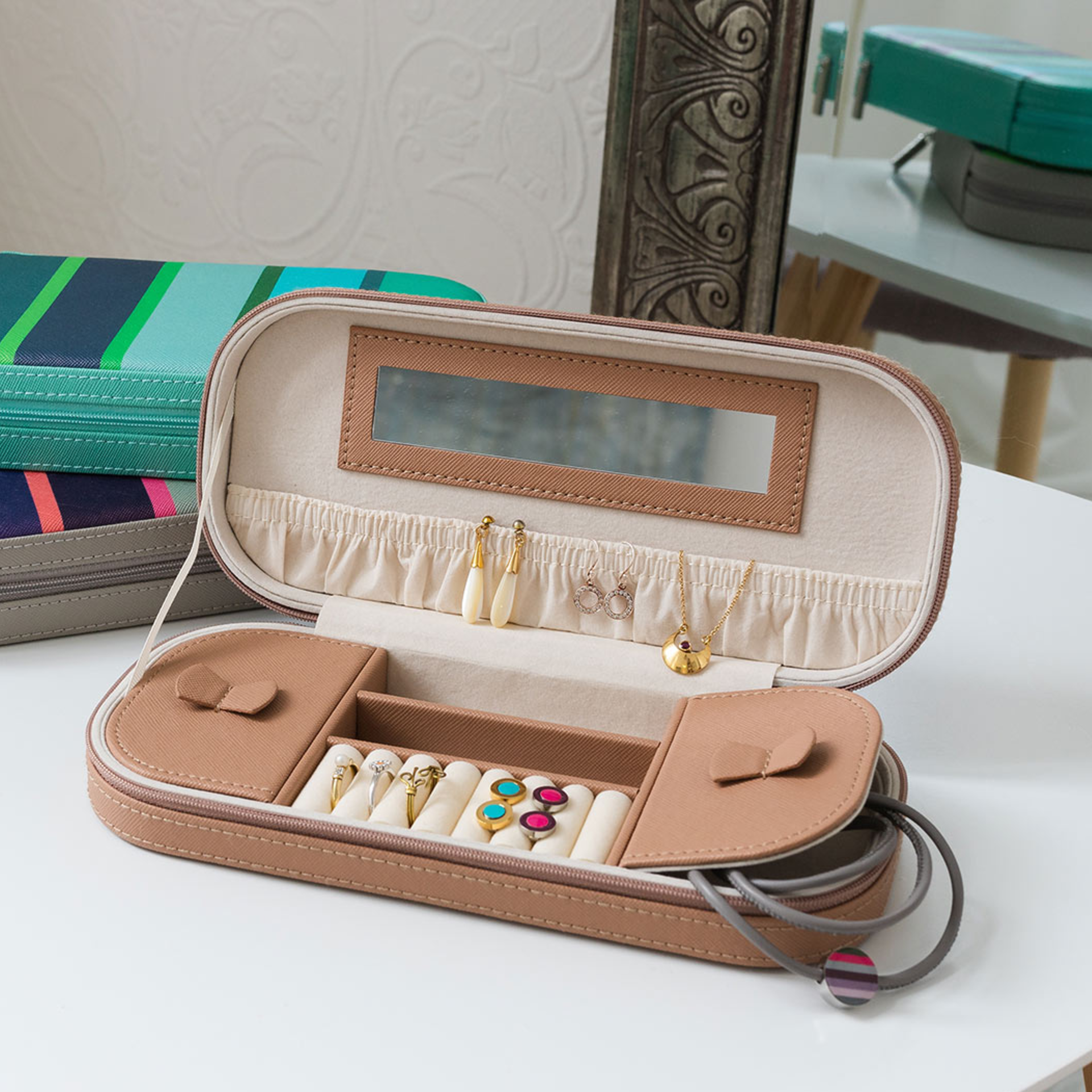Jewelry case in high-quality faux leather from Remember