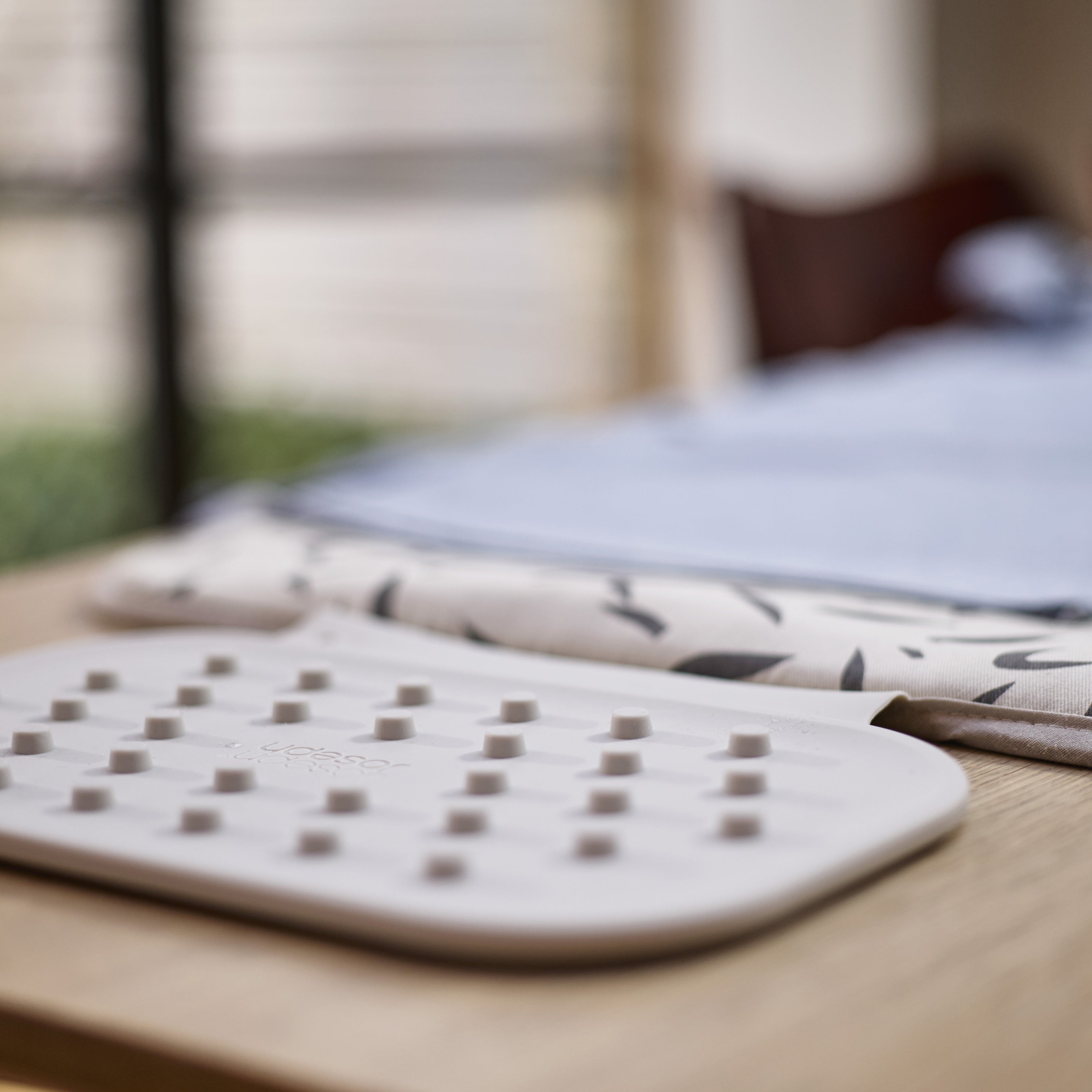 Ironing mat for use on tabletop Swift - Joseph Joseph