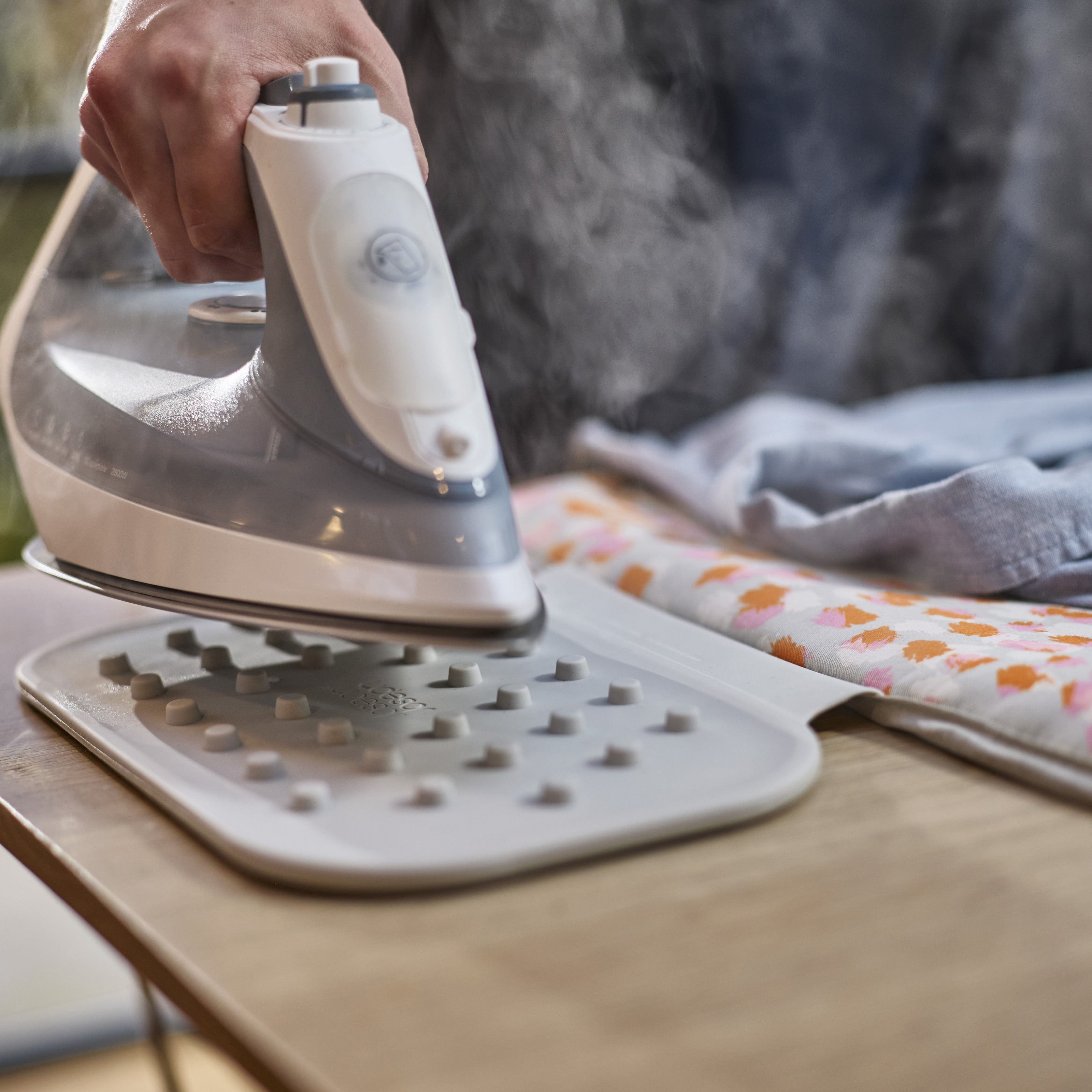 Ironing mat for use on tabletop Swift - Joseph Joseph