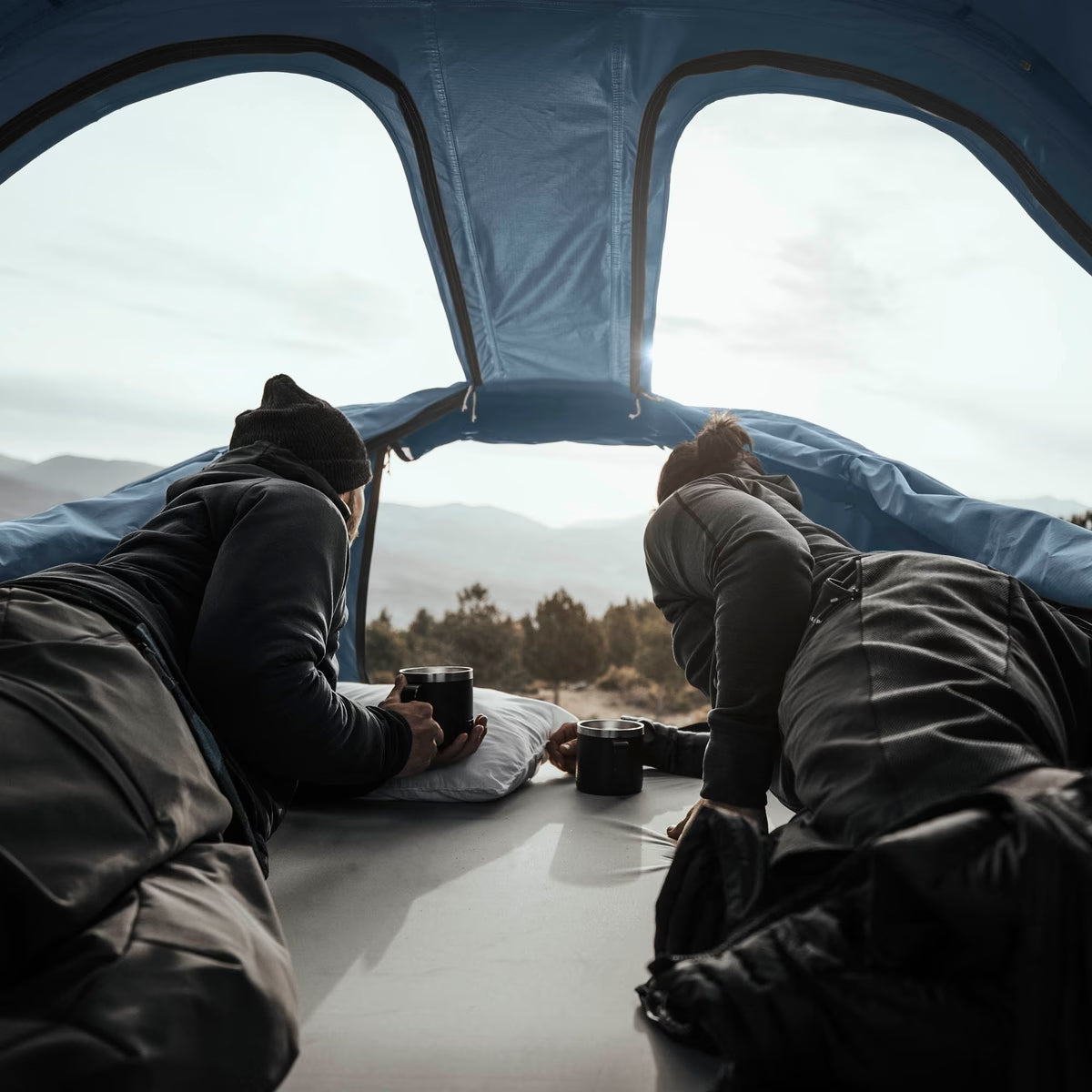 Thule Approach 2 M or L - 2 to 4 person softshell roof tent