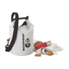 Witte crossbody tas met zwarte draagriem waterproof met 3 liter inhoud van BE Cool met zonnecreme en schelpen