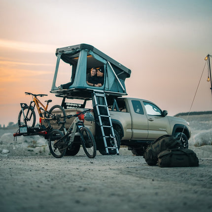 Thule Widesky - two-person hardshell roof tent